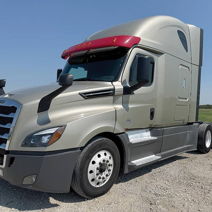 2020 FREIGHTLINER CASCADIA 126