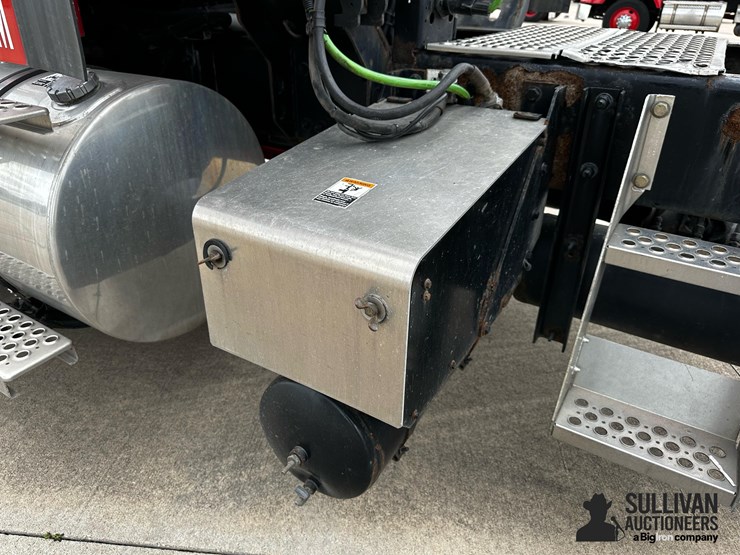 2015-kenworth-t440-image-17