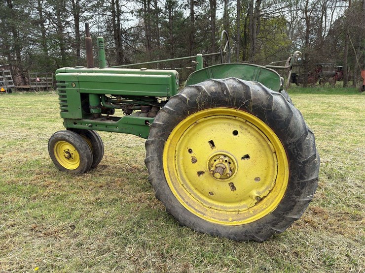 john-deere-b-image-4