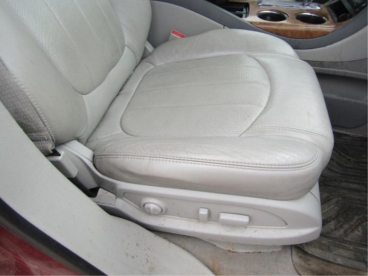 2010-buick-enclave-cxl-image-50