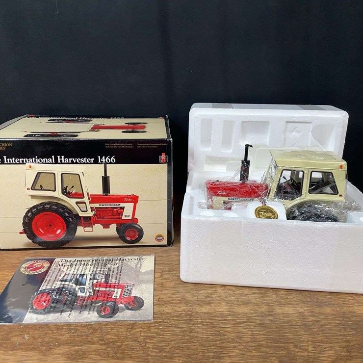 1/16 IH 1466 Precision NIB Ertl