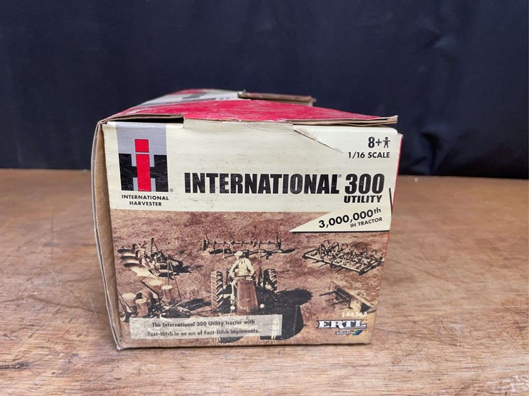 1/16-ih-300-3-millionth-nib-ertl-image-6