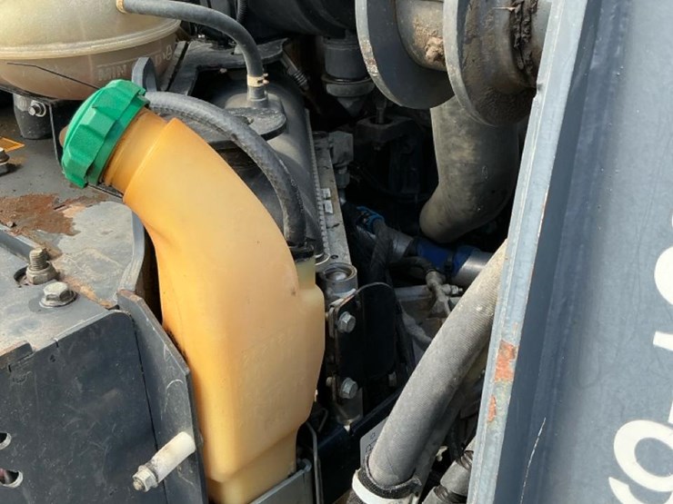 2014-deere-333e-image-52