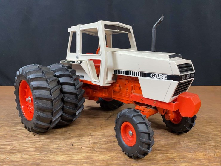1/16-case-2590-1981-nfts-ertl-image-10