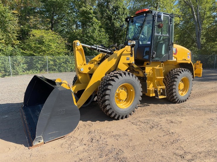 2022-caterpillar-910-image-1