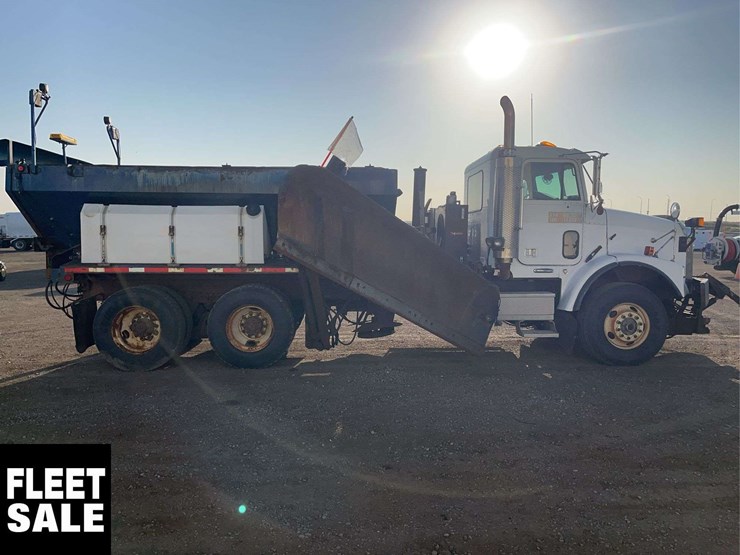 2005-freightliner-fld112-image-5