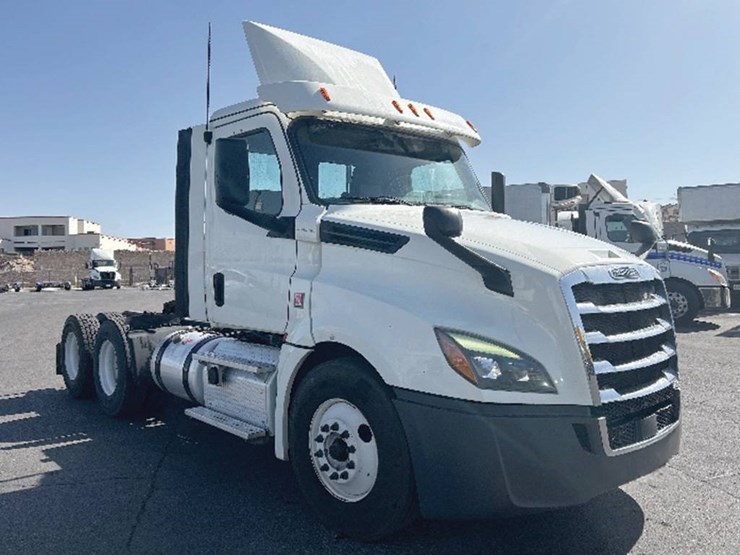 freightliner-cascadia-126-image-1