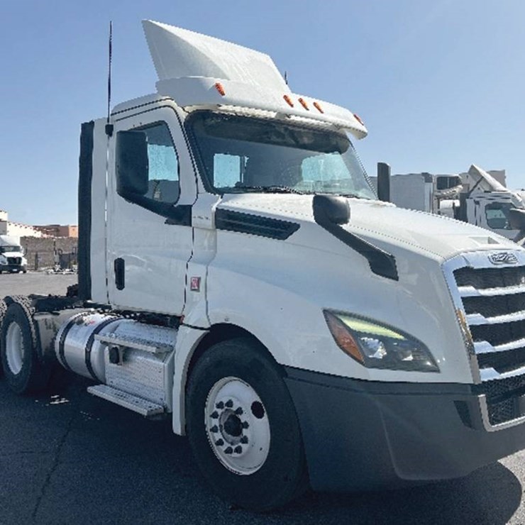 FREIGHTLINER CASCADIA 126