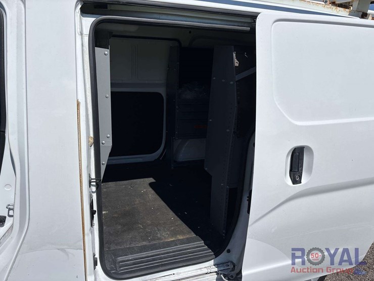 2017-nissan-nv200-image-23