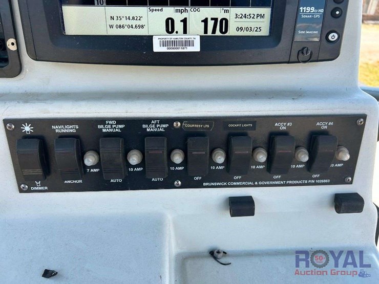 2007-boston-whaler-boat-w/-dual-200hp-mercury-optimax-image-17