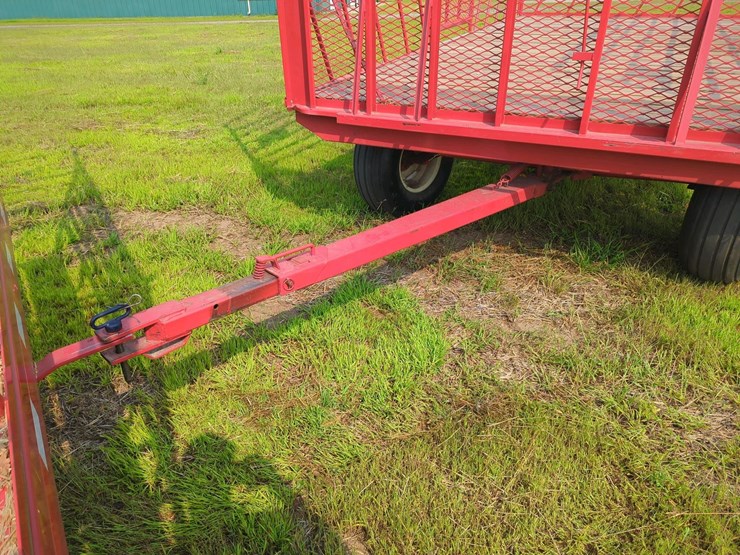 ez-trail-kicker-rack-&-1074-running-gear-18'-long-x-8'10"-wide-
(like-new)-stored-inside-image-4