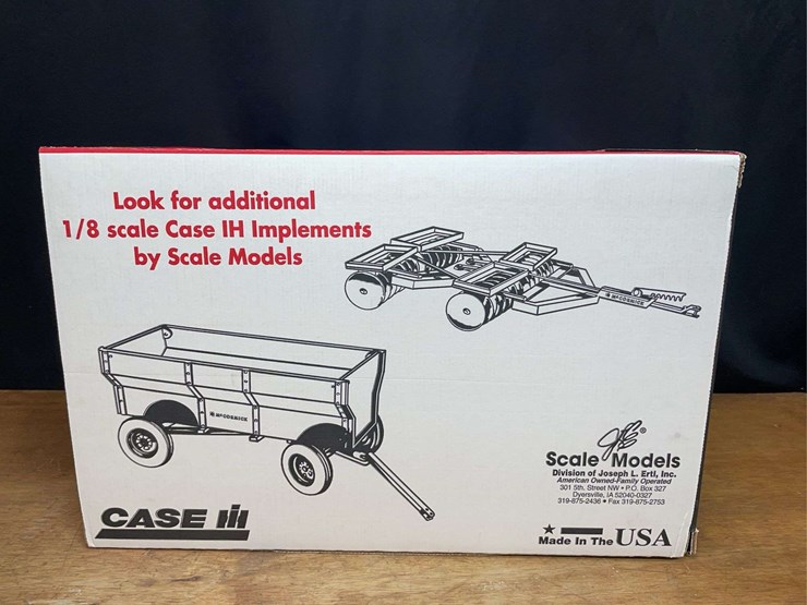 1/8-farmall-806-nib-sm-image-6