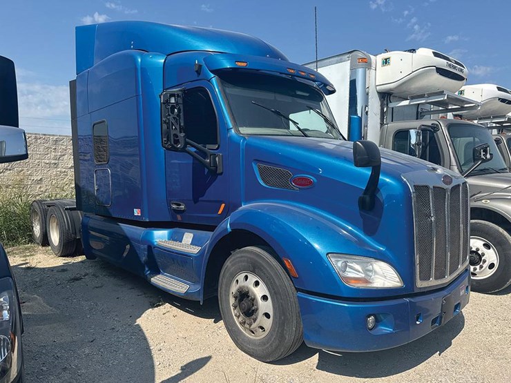 peterbilt-579-image-1