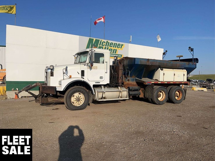 2005-freightliner-fld112-image-1