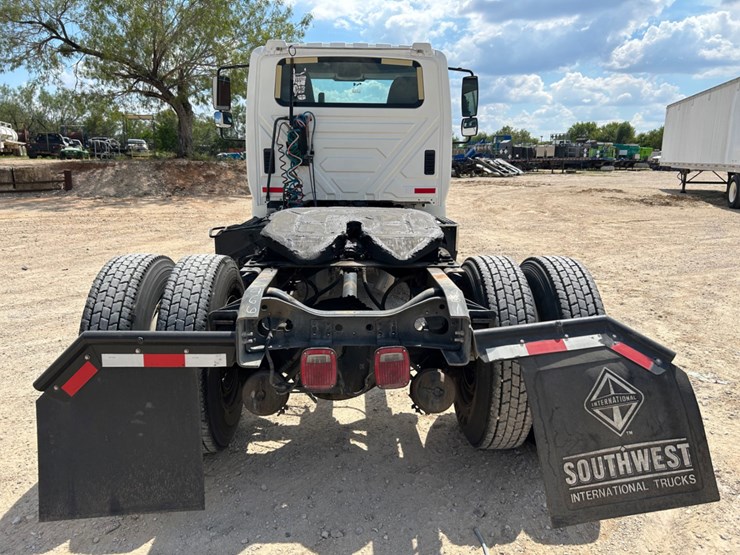 2016-international-durastar-4400-image-5