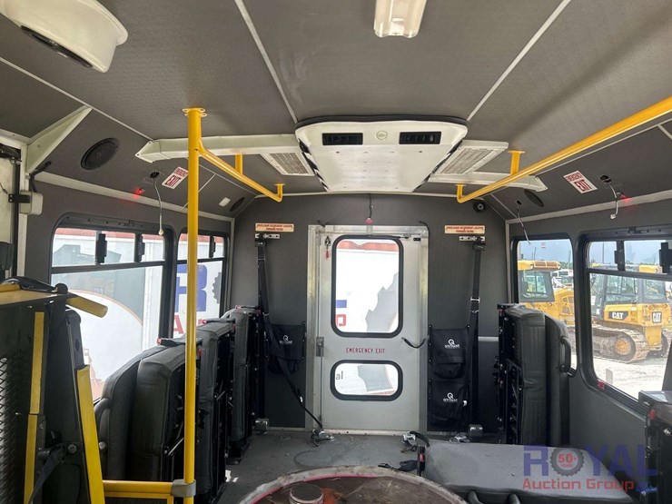 2015-chevrolet-express-4500-image-25