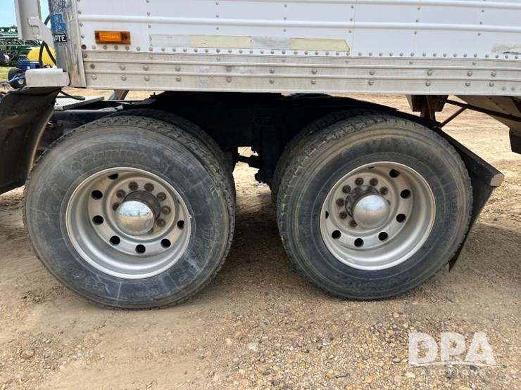 1984-peterbilt-359-image-40
