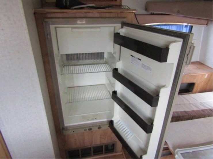 1992-layton-model-2000,bumper-pull-camper,2-doors-image-65