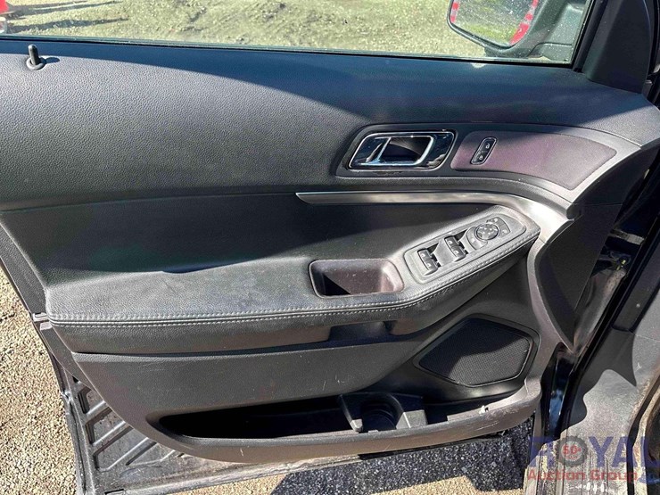 2017-ford-explorer-image-12
