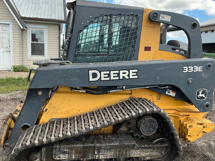 2014-deere-333e-image-24