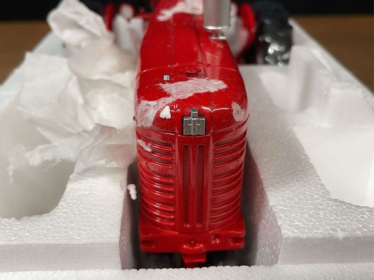 1/16-farmall-400-precision-nib-ertl-image-8