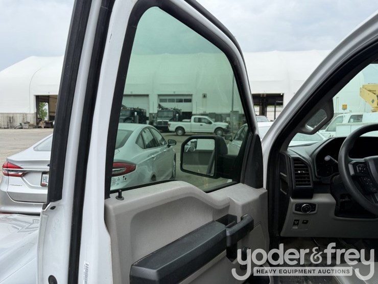 2020-ford-f150-image-18