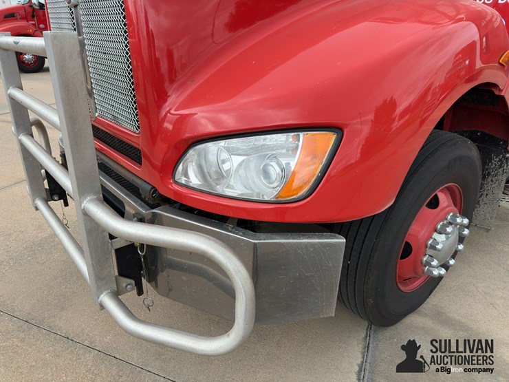 2016-kenworth-t440-image-18