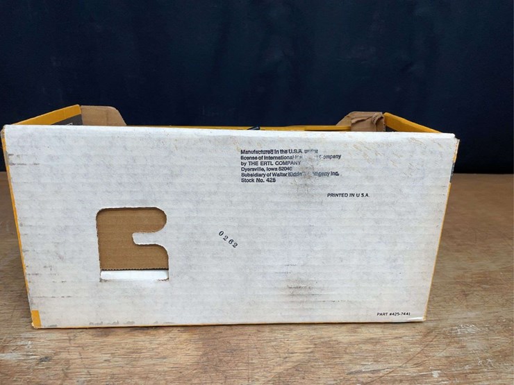1/25-ih-payhauler-nib-ertl-image-8