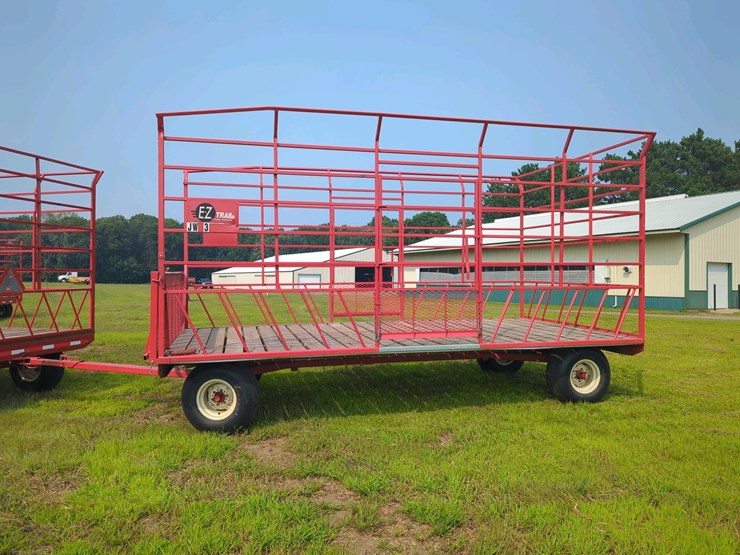 ez-trail-kicker-rack-&-1074-running-gear-18'-long-x-8'10"-wide-
(like-new)-stored-inside-image-2