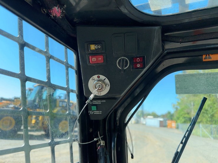 2014-bobcat-s70-image-16