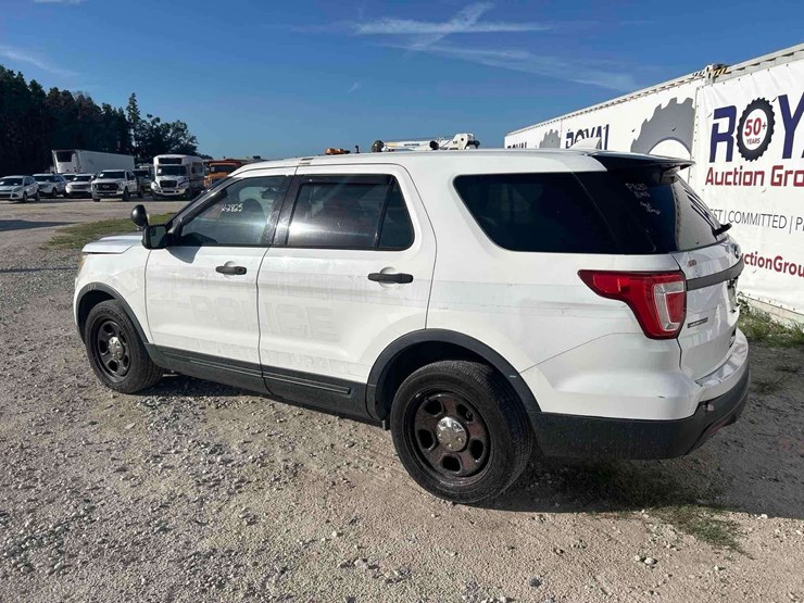 2016-ford-explorer-image-4