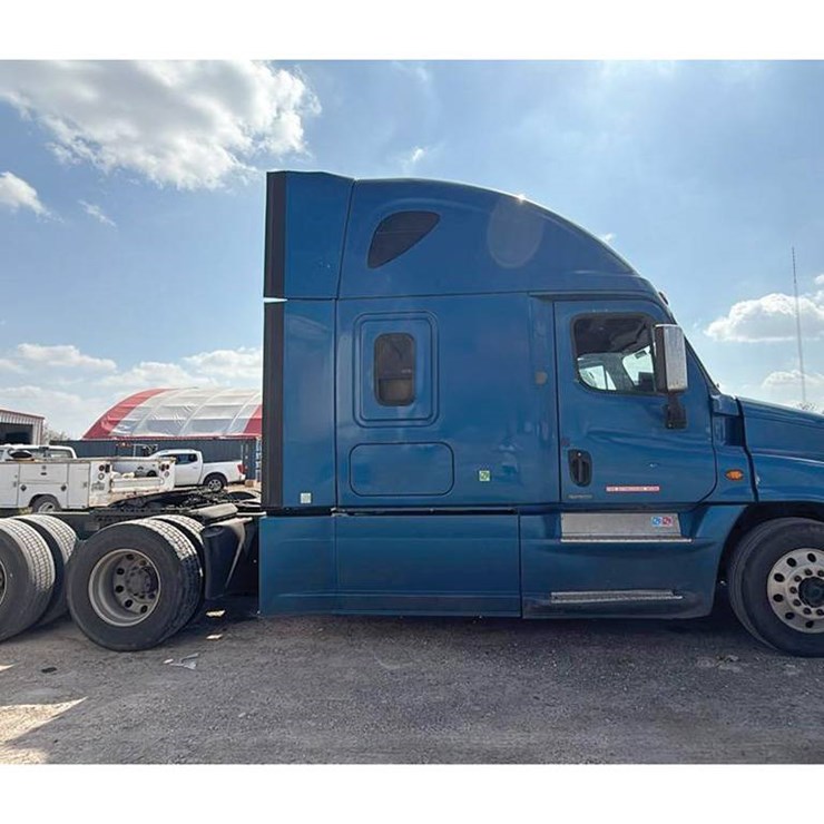 2017 FREIGHTLINER CASCADIA 125