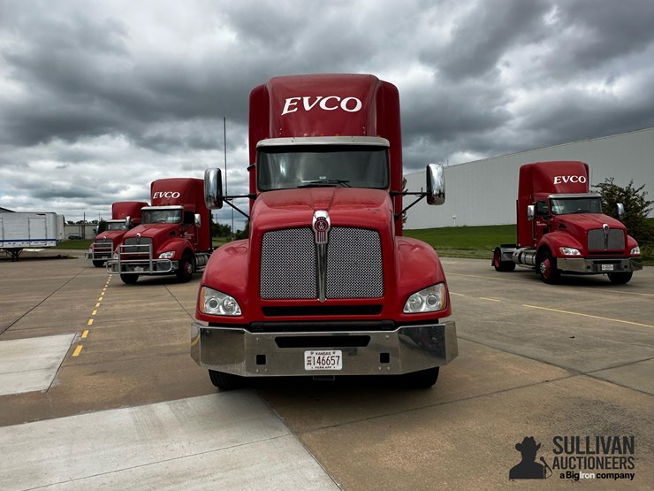 2013-kenworth-t440-image-2