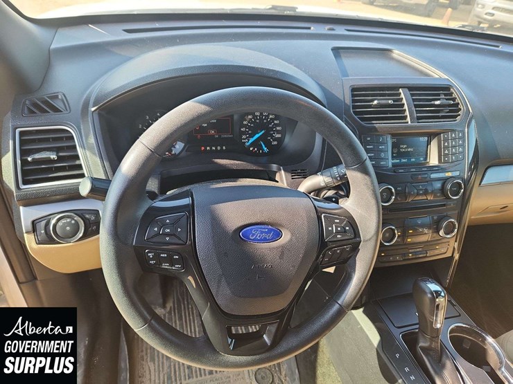 2017-ford-explorer-image-15