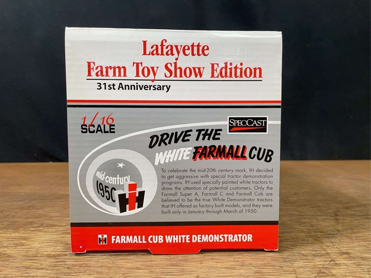 1/16-farmall-cub-demonstrator-2009-lafayette-nib-sc-image-3