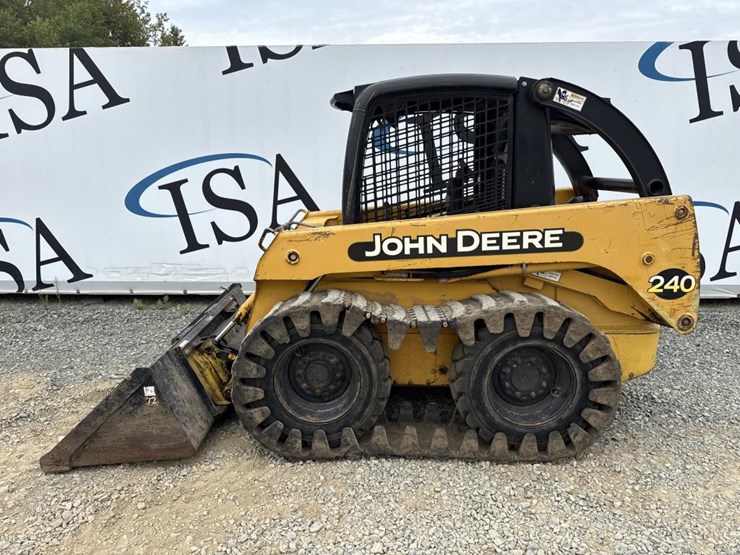deere-240-image-2