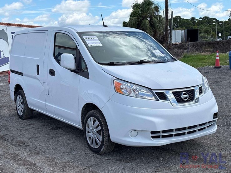 2017-nissan-nv200-image-2