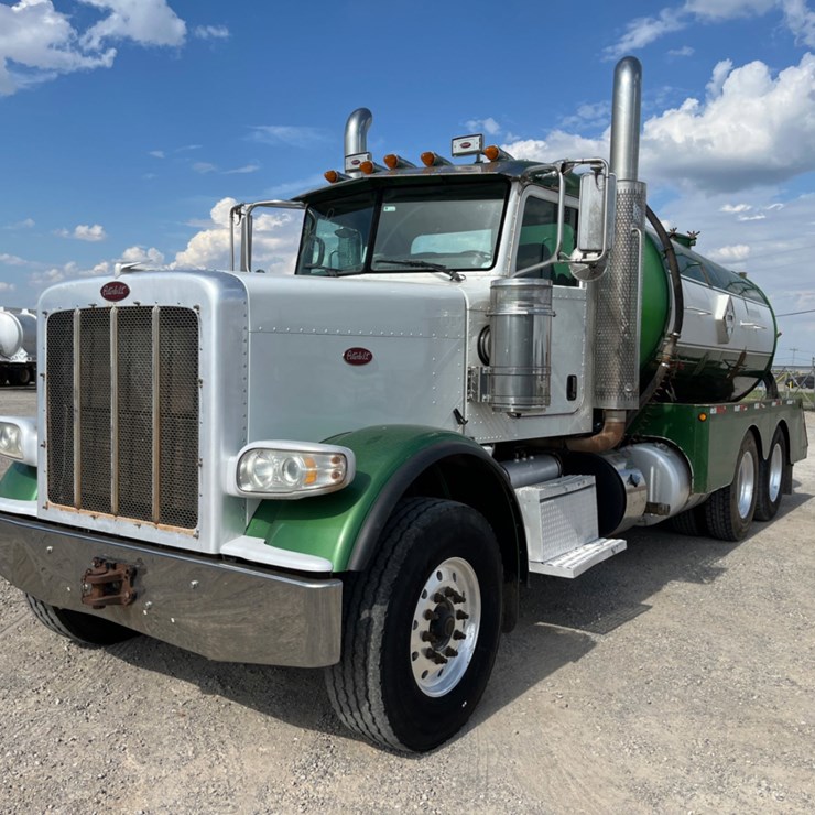 2013 PETERBILT 388