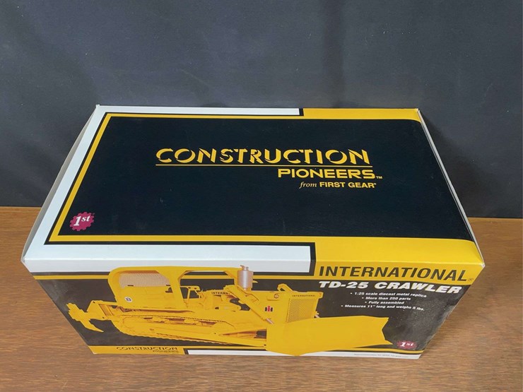 1/25-ih-td-25-crawler-nib-1st-gear-image-11