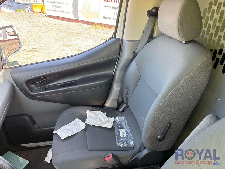 2017-nissan-nv200-image-19