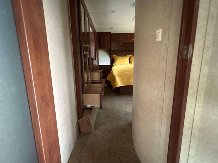 2012-dutchmen-voltage-v3950-42ft-5th-wheel-tri-axle-toy-hauler-travel-trailer-image-14