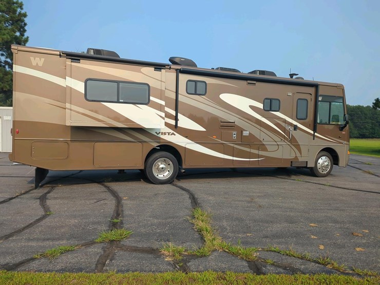 2012-winnebago-vista-class-a-motorhome,-2-slide-outs,-ford-v10-engine-image-3