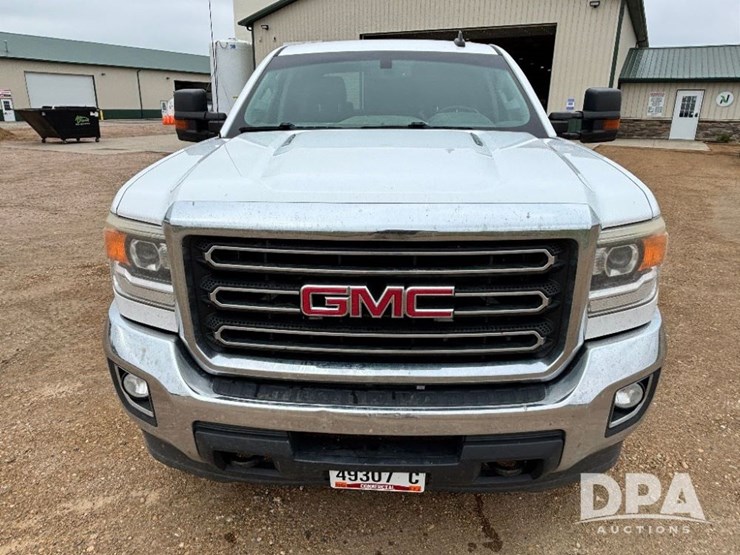 2015-gmc-sierra-2500hd-image-3