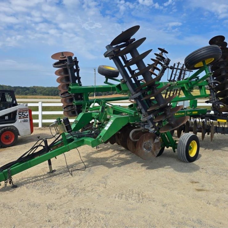 JOHN DEERE 637