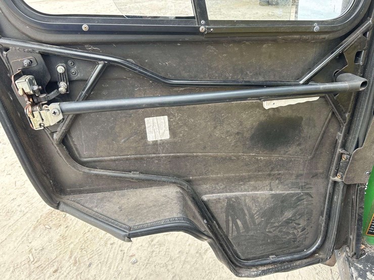 2017-john-deere-gator-image-16