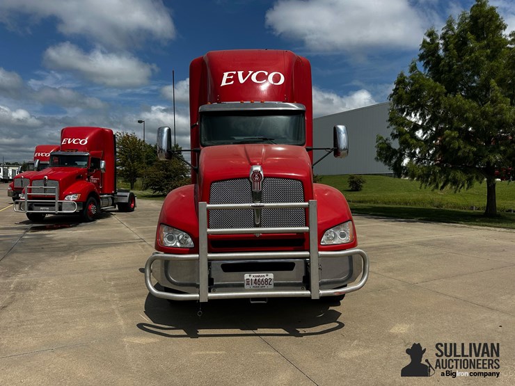 2012-kenworth-t440-image-2