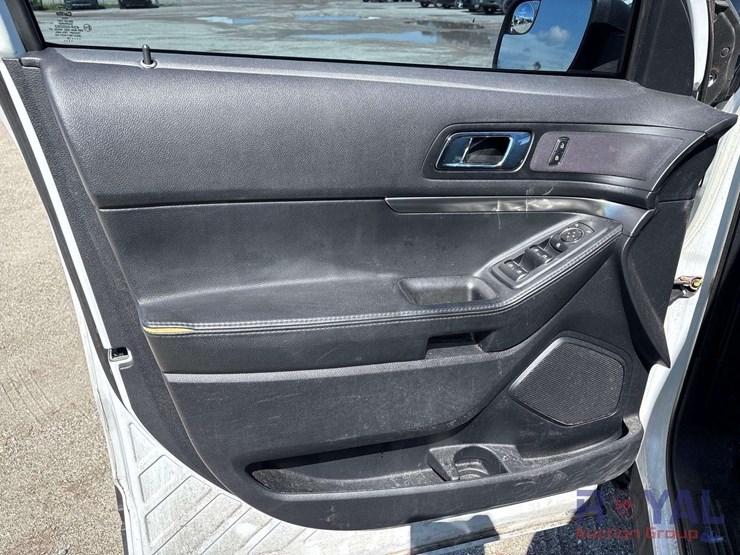 2018-ford-explorer-image-12