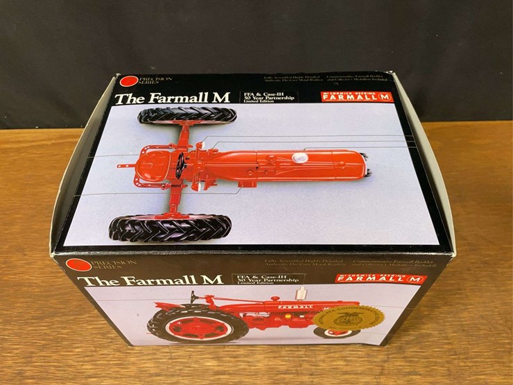 1/16-farmall-m-50-years-ffa-precision-nib-ertl-image-17