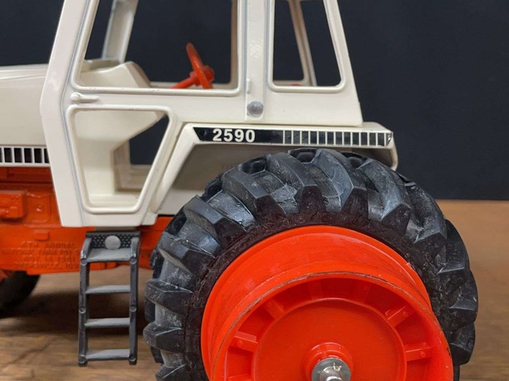 1/16-case-2590-1981-nfts-ertl-image-15