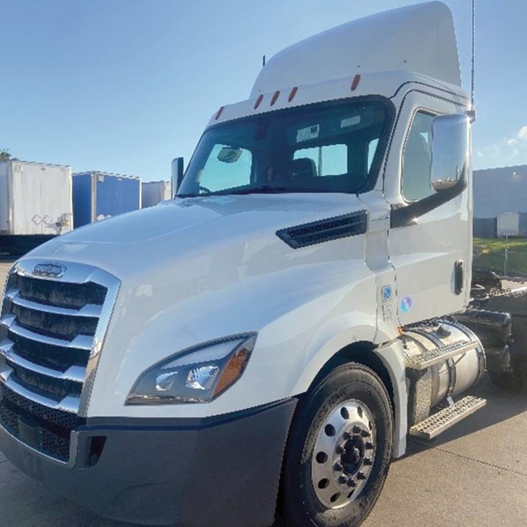 2019 FREIGHTLINER CASCADIA 126